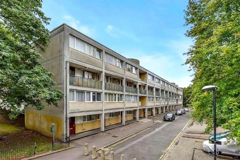4 bedroom maisonette to rent, Dorset Road, London SW8