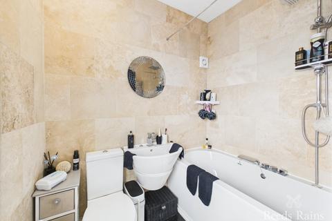4 bedroom detached house for sale, Seventh Avenue, East Riding of Yorkshire YO15