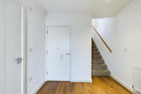 3 bedroom house to rent, Charlock Close, Romford RM3