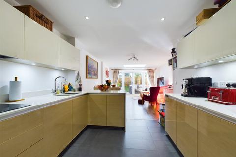 3 bedroom house to rent, Charlock Close, Romford RM3