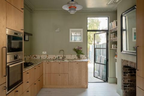 4 Francis Road, London, E10 6PW