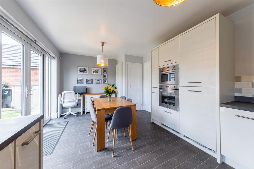 1 Parks Close-003.jpg