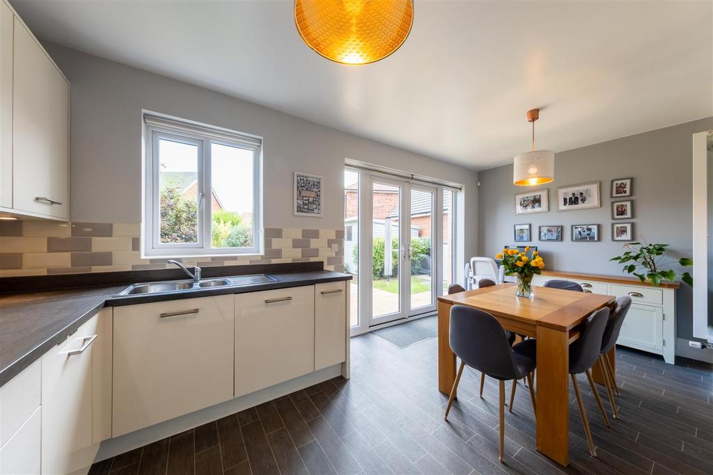 1 Parks Close-004.jpg