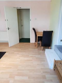 2 bedroom ground floor flat to rent, Peveril Street, Nottingham NG7