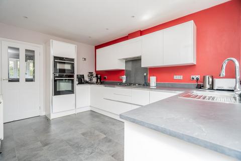 4 bedroom detached house for sale, Cranberry Close, Walnut Tree, Milton Keynes, MK7