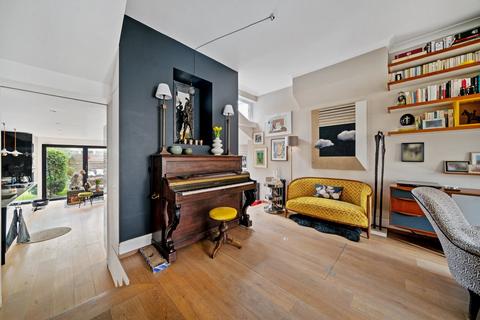 35 Cornwall Grove, London, W4 2LB