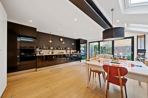 35 Cornwall Grove, London, W4 2LB