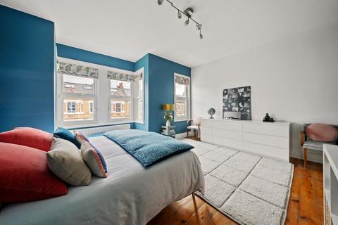35 Cornwall Grove, London, W4 2LB