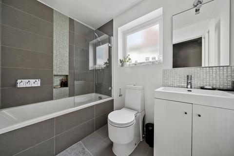 35 Cornwall Grove, London, W4 2LB