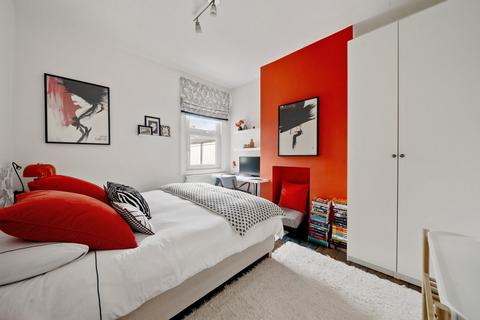 35 Cornwall Grove, London, W4 2LB