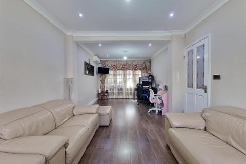 3 bedroom terraced house for sale, South Park Road, Ilford