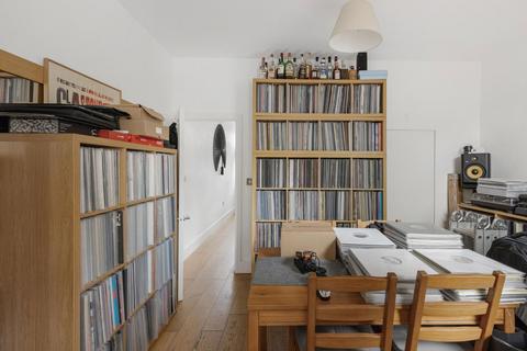 52 Ridley Avenue, London, W13 9XW