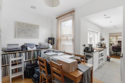 52 Ridley Avenue, London, W13 9XW