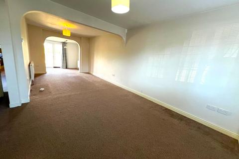 3 bedroom terraced house to rent, Waltham Way, London E4