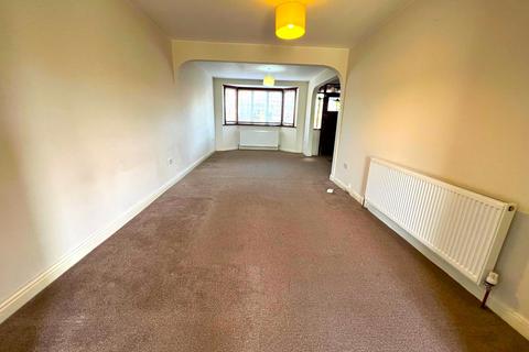 3 bedroom terraced house to rent, Waltham Way, London E4