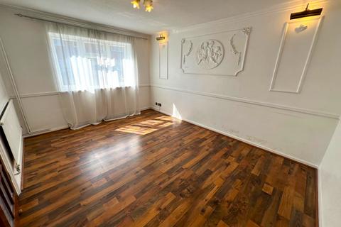 3 bedroom semi-detached house to rent, Liverpool Road, London E16
