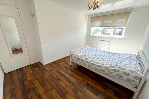 3 bedroom semi-detached house to rent, Liverpool Road, London E16