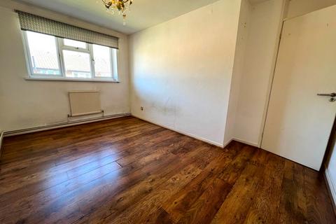 3 bedroom semi-detached house to rent, Liverpool Road, London E16
