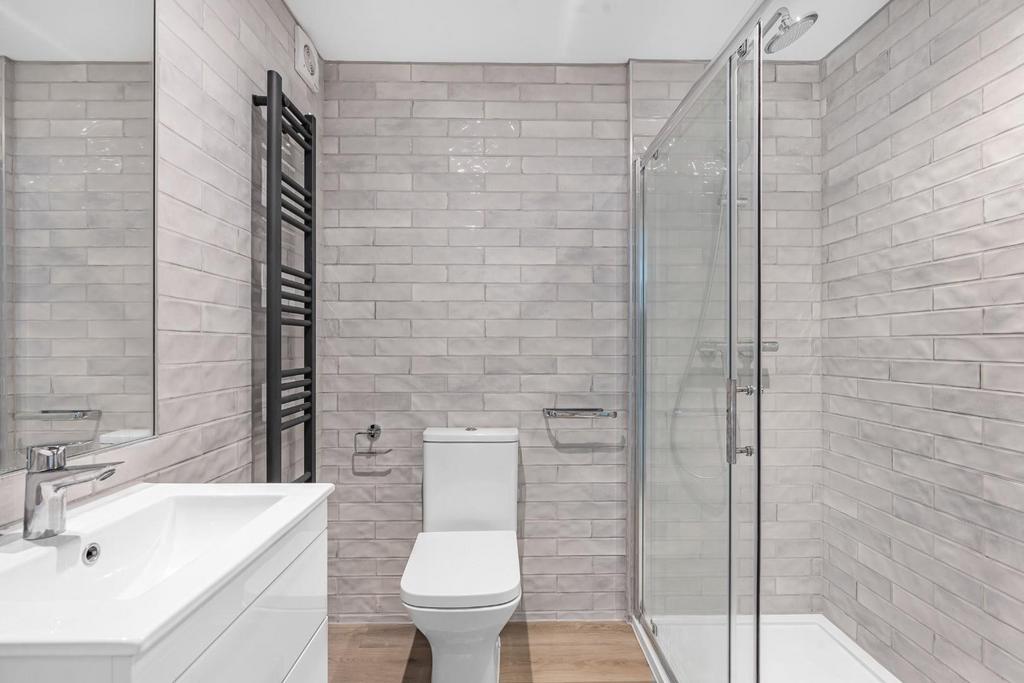 SHOWER ROOM.jpg