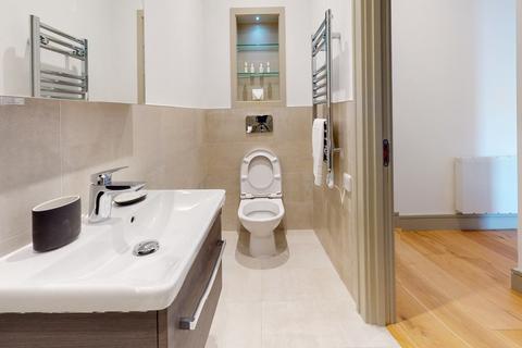 Studio to rent, High Street