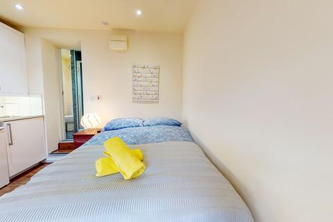 Studio to rent, Balmoral Road