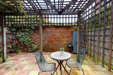 Studio to rent, Balmoral Road