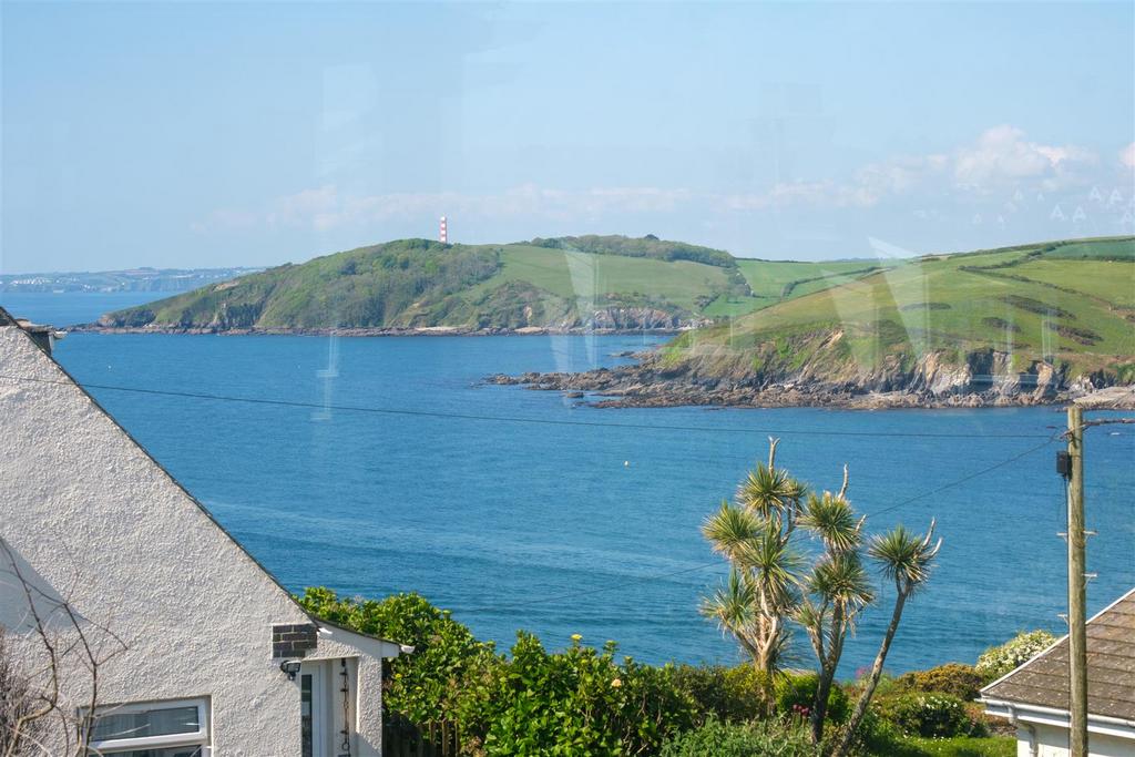 Parry Polruan Outside Sunny-12.jpg