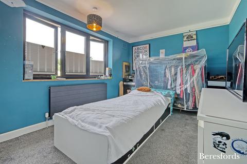 4 bedroom semi-detached house for sale, Priory Grove, Romford, RM3