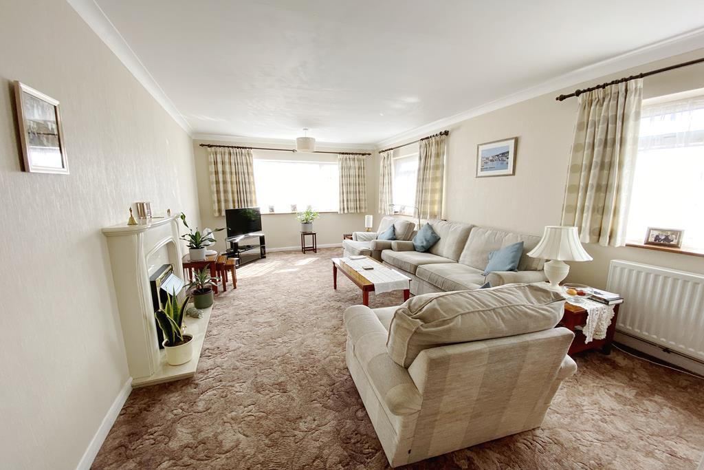 21' Lounge