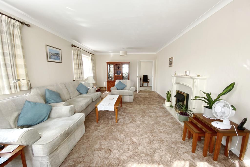 Large Lounge