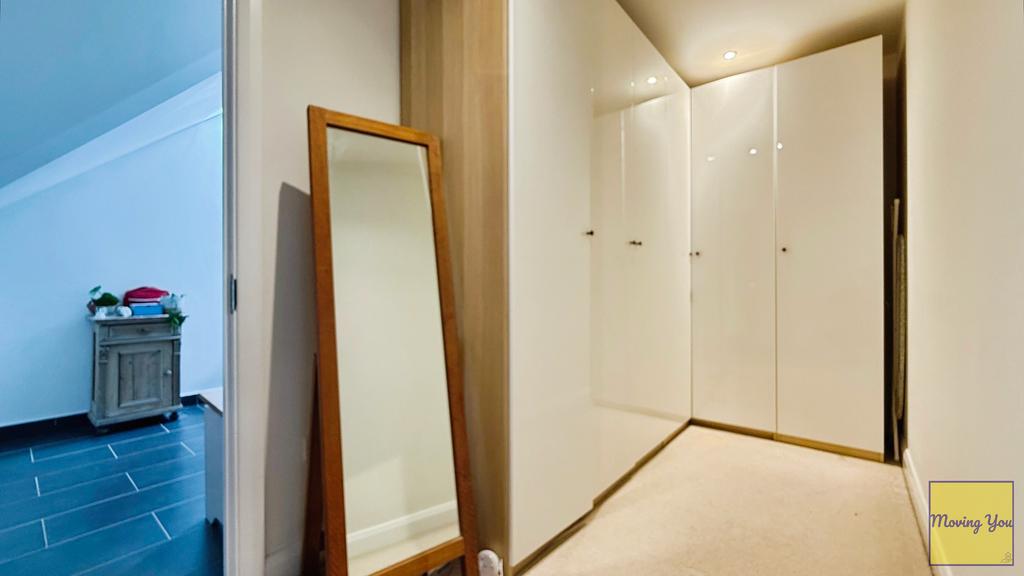 Walk-in wardrobe