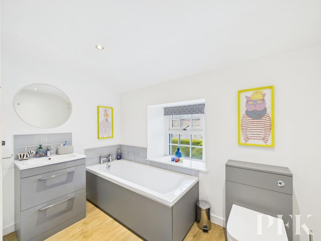Family Bathroom 2