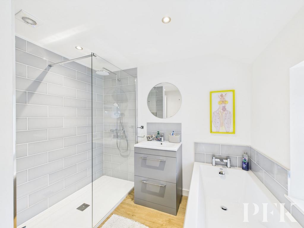 Family Bathroom 2
