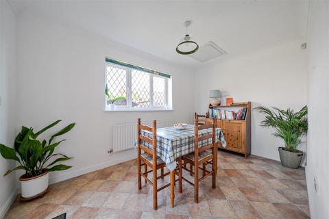 68 Bradgate Road, Bedford, MK40 3GB