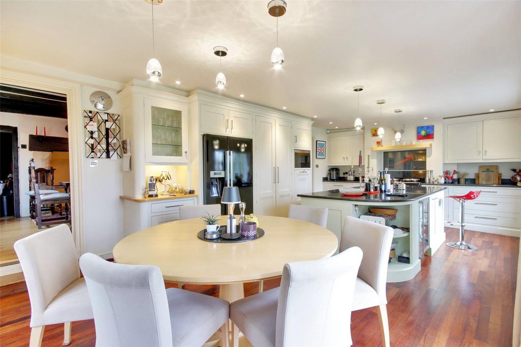 Kitchen/Breakfast Rm