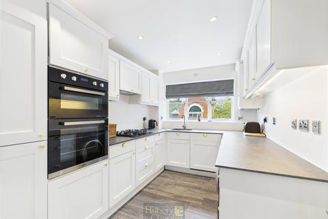 2 bedroom apartment for sale, Poplar Drive, Hutton, Brentwood, Essex, CM13