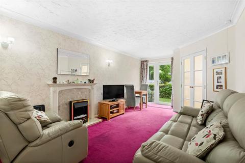 1 bedroom retirement property for sale, Swan Court, Banbury Road, Stratford-Upon-Avon
