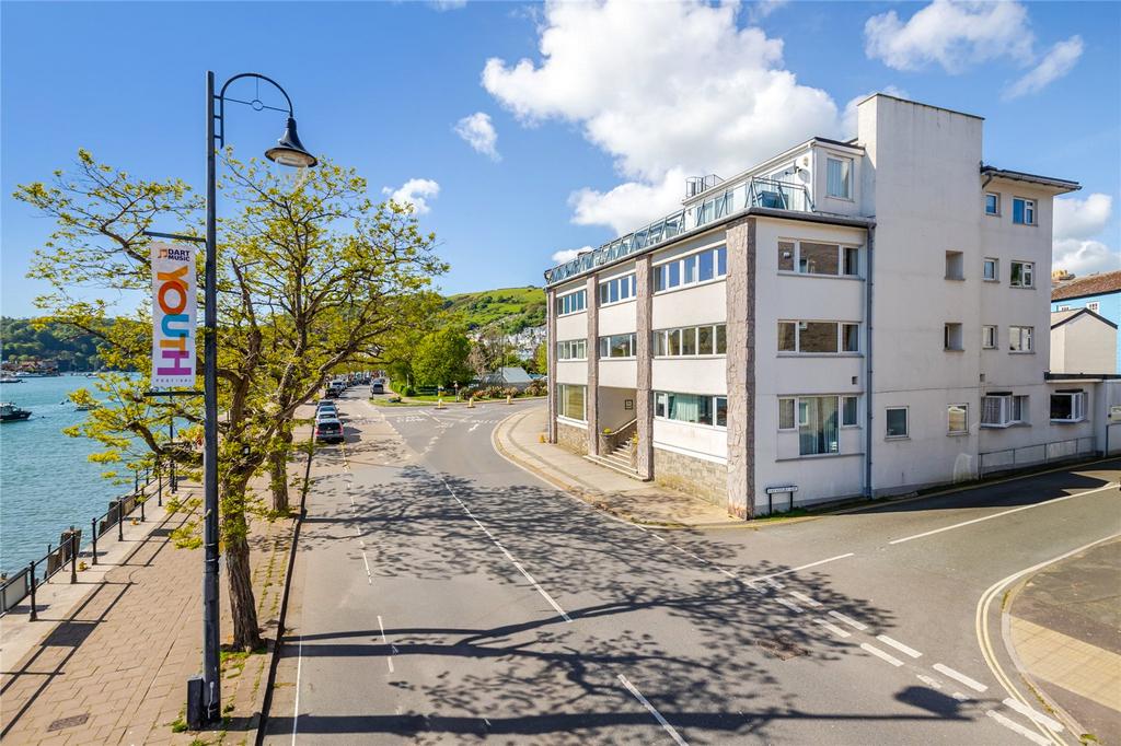 Lee Court