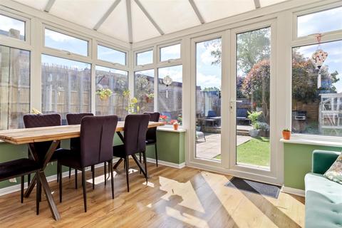 9 Melbourne Way, Goring By Sea, Worthing, BN12 4RU