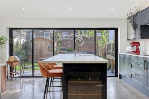 29 Queens Grove Road, London, E4 7BT