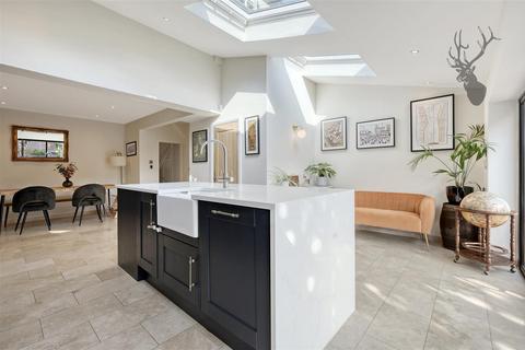 29 Queens Grove Road, London, E4 7BT