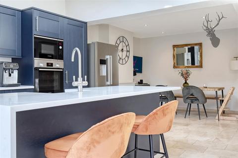 29 Queens Grove Road, London, E4 7BT