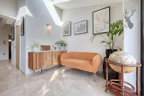 29 Queens Grove Road, London, E4 7BT