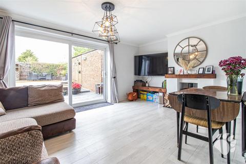 55 Danbury Down, Basildon, SS14 2SS