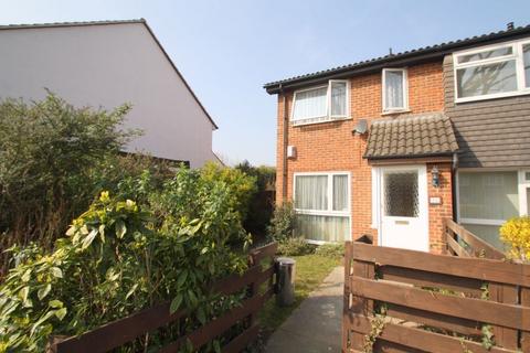 1 bedroom end of terrace house to rent, Hughes Road, ASHFORD, TW15
