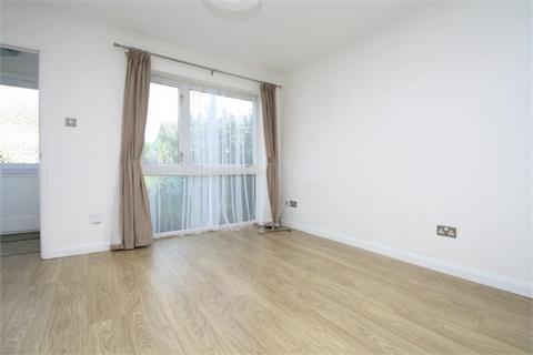 1 bedroom end of terrace house to rent, Hughes Road, ASHFORD, TW15