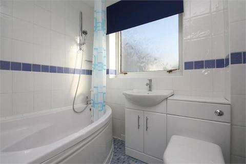 1 bedroom end of terrace house to rent, Hughes Road, ASHFORD, TW15