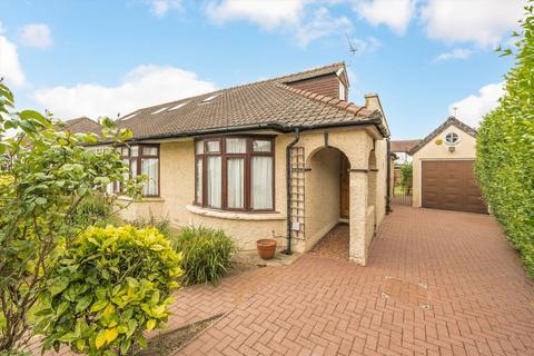 undefined, Cleveland Avenue, Hampton TW12