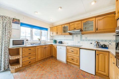 undefined, Cleveland Avenue, Hampton TW12