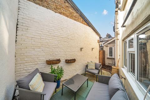 7 Limes Road, Beckenham, BR3 6NS